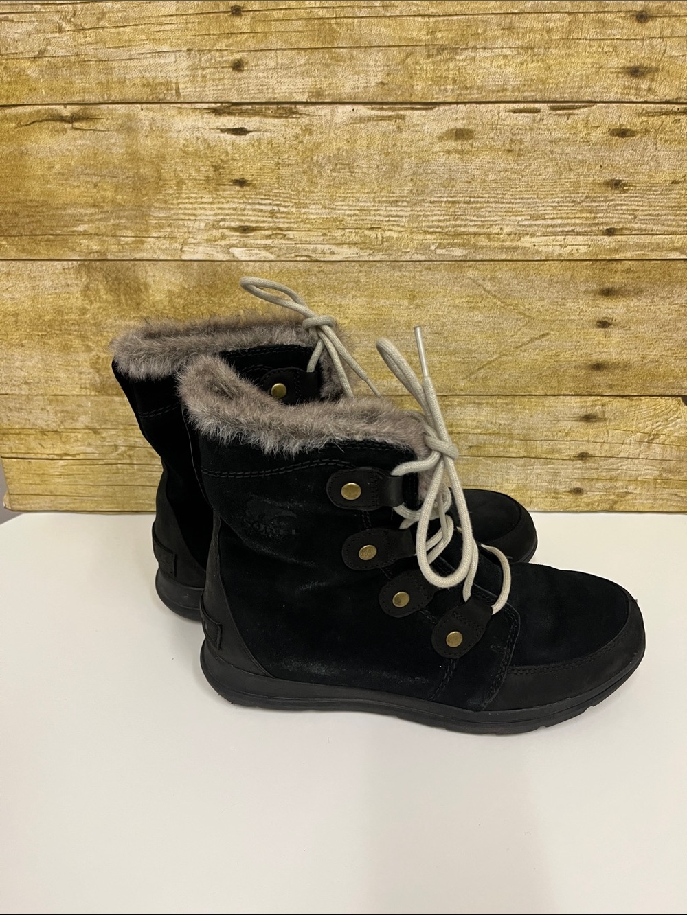 Sorel Black Faux-Fur Trim Lace-Up Winter Boots size 9